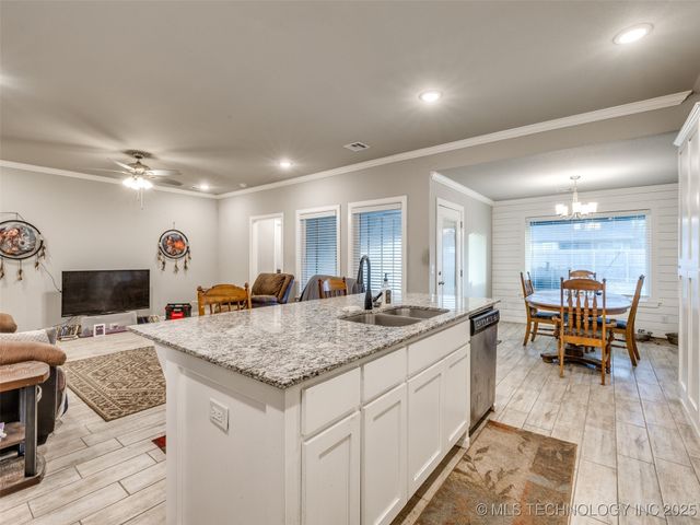 401 W Harrison Street, Chouteau, OK 74337