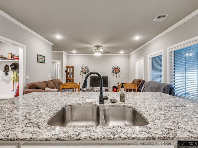 401 W Harrison Street, Chouteau, OK 74337