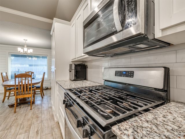 401 W Harrison Street, Chouteau, OK 74337