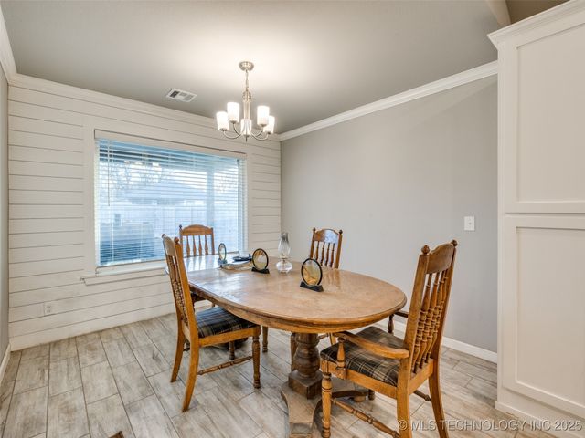 401 W Harrison Street, Chouteau, OK 74337