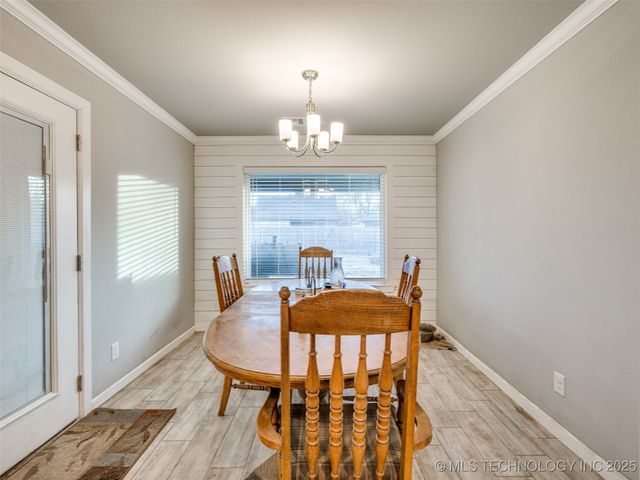 401 W Harrison Street, Chouteau, OK 74337