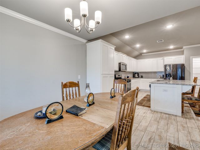 401 W Harrison Street, Chouteau, OK 74337