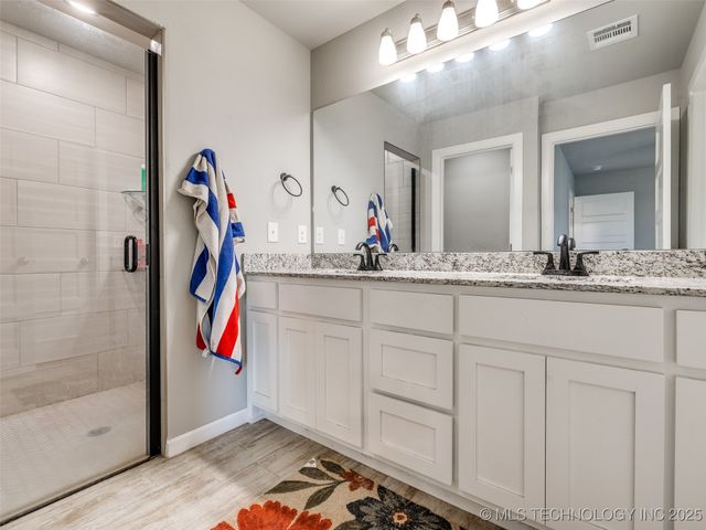 401 W Harrison Street, Chouteau, OK 74337