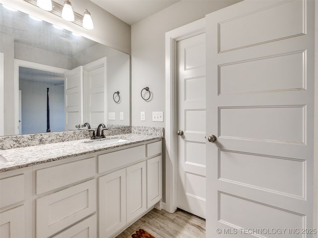 401 W Harrison Street, Chouteau, OK 74337