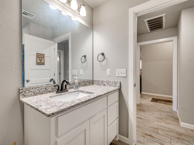 401 W Harrison Street, Chouteau, OK 74337