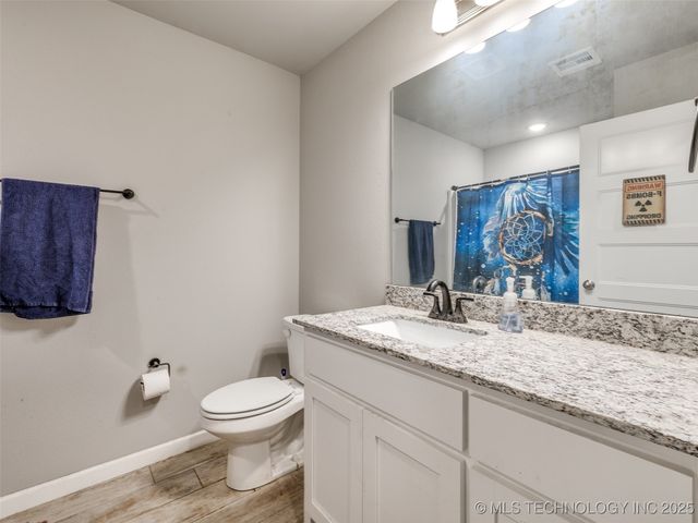 401 W Harrison Street, Chouteau, OK 74337