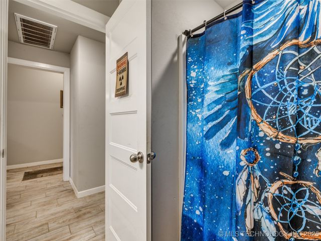 401 W Harrison Street, Chouteau, OK 74337