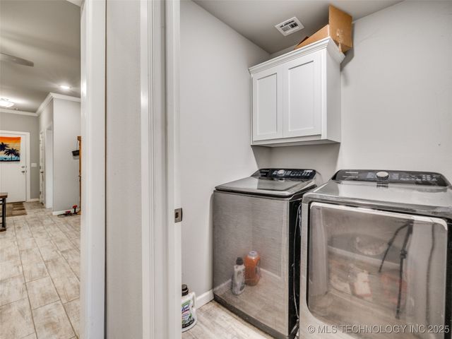 401 W Harrison Street, Chouteau, OK 74337