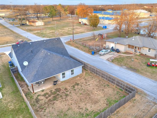 401 W Harrison Street, Chouteau, OK 74337