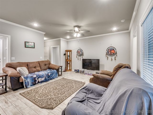 401 W Harrison Street, Chouteau, OK 74337