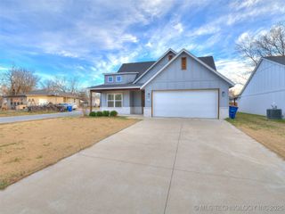 401 W Harrison Street, Chouteau, OK 74337