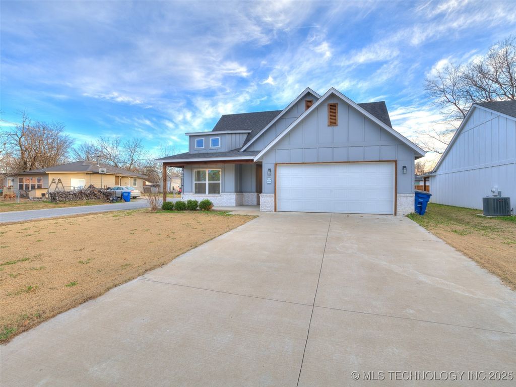 401 W Harrison Street, Chouteau, OK 74337