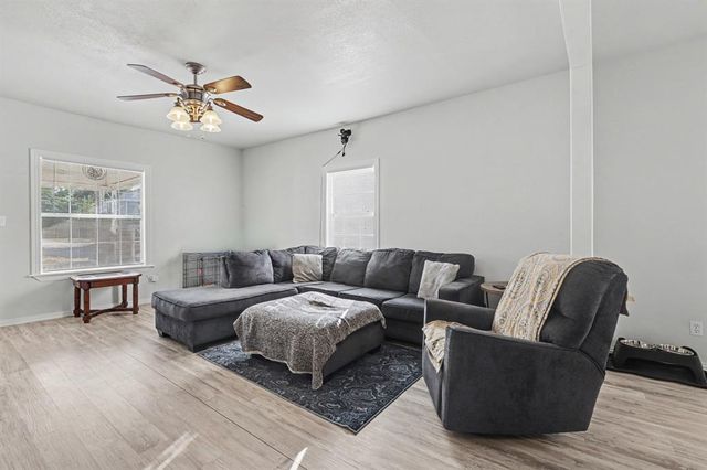 318 W Ridgewood Street, Shawnee, OK 74801
