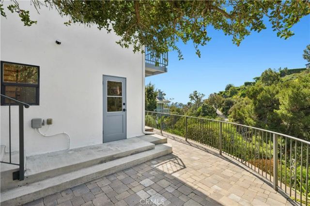 991 Meadowlark Drive, Laguna Beach, CA 92651