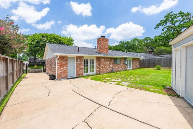 10715 Wickersham Ln, Houston, TX 77042