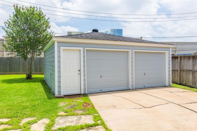 10715 Wickersham Ln, Houston, TX 77042