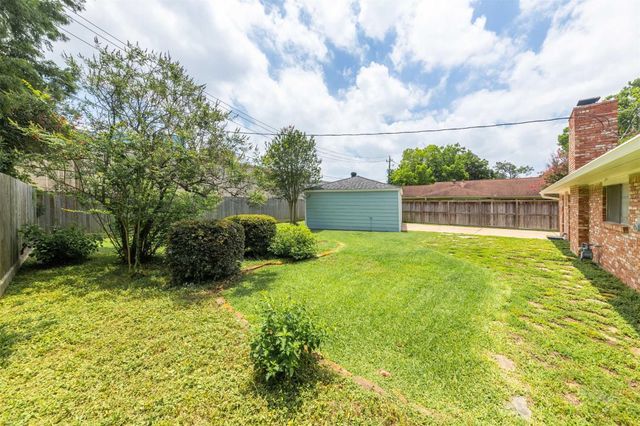 10715 Wickersham Ln, Houston, TX 77042