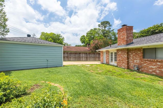 10715 Wickersham Ln, Houston, TX 77042