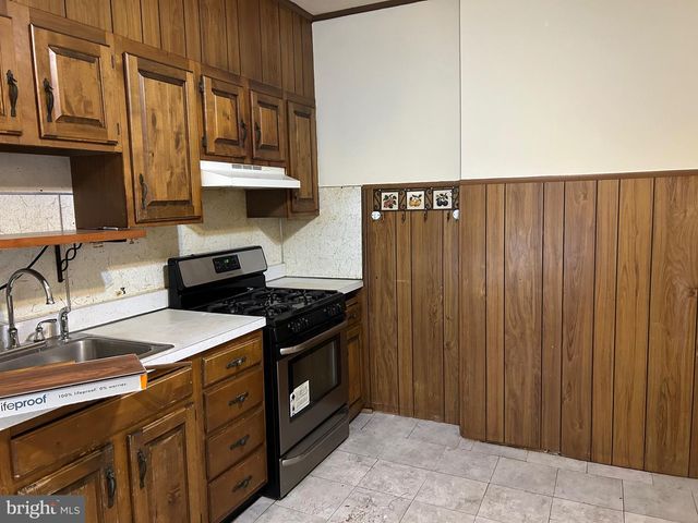 1049 GENESEE ST, Trenton, NJ 08610