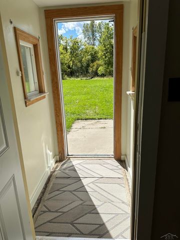 5665 East Road, Saginaw, MI 48601