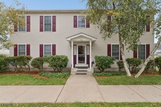 84 Beech St, Dover Town, NJ 07801