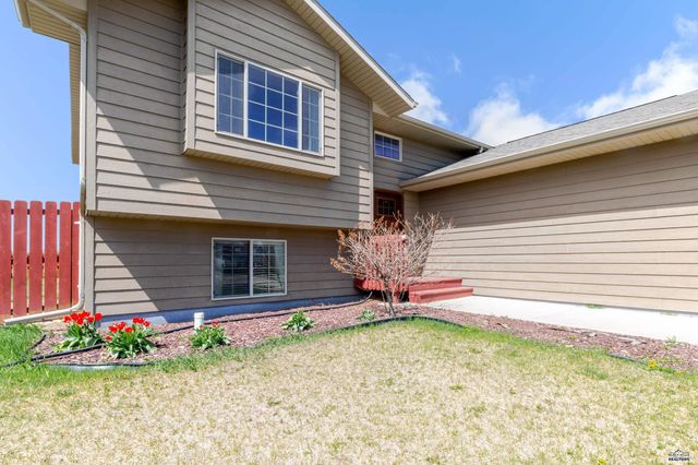 761 RADIAL LN, Box Elder, SD 57719