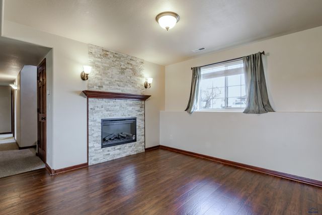 761 RADIAL LN, Box Elder, SD 57719
