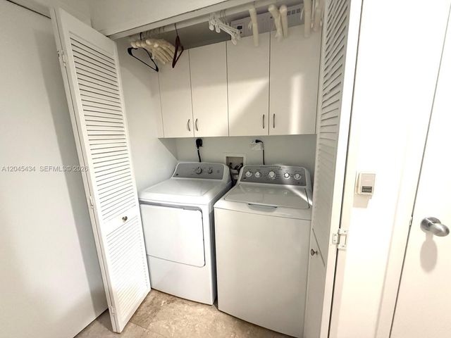 801 Brickell Key Boulevard 2204, Miami, FL 33131