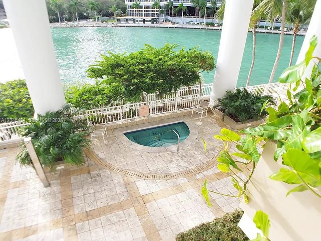801 Brickell Key Boulevard 2204, Miami, FL 33131