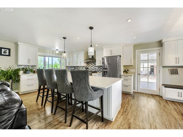 27611 S HIGHWAY 213, Mulino, OR 97042