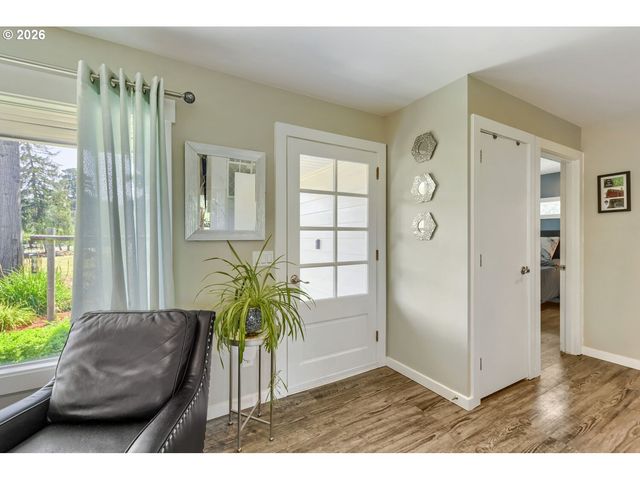 27611 S HIGHWAY 213, Mulino, OR 97042