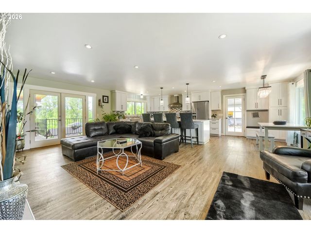 27611 S HIGHWAY 213, Mulino, OR 97042