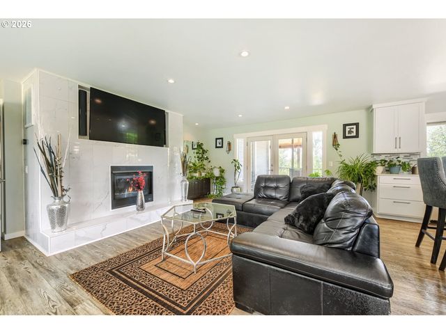 27611 S HIGHWAY 213, Mulino, OR 97042