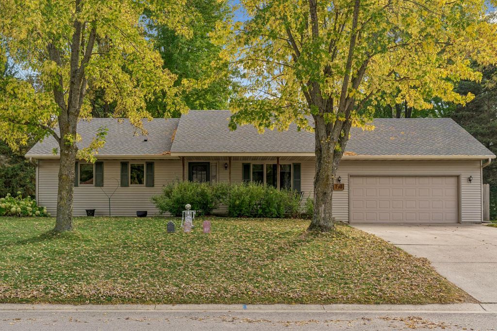 213 Ridgecrest Drive, Cannon Falls, MN 55009 — exterior
