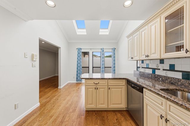 19 The Circle 19, Glen Head, NY 11545