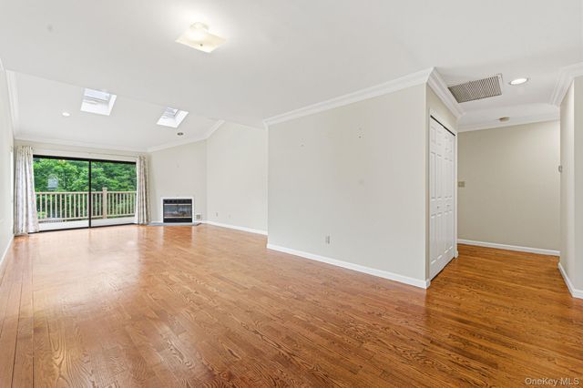 19 The Circle 19, Glen Head, NY 11545