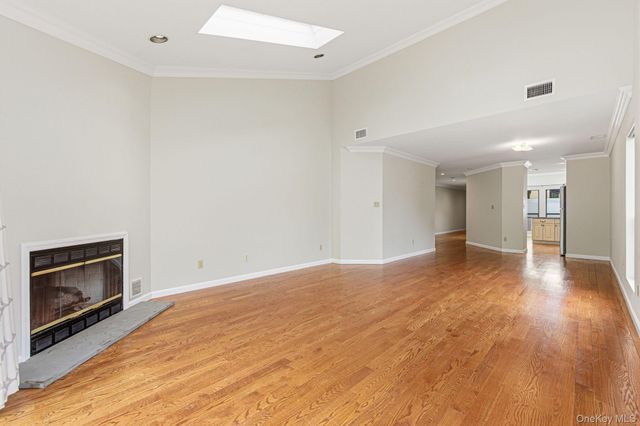 19 The Circle 19, Glen Head, NY 11545