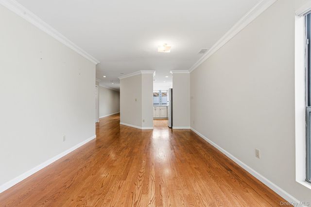 19 The Circle 19, Glen Head, NY 11545