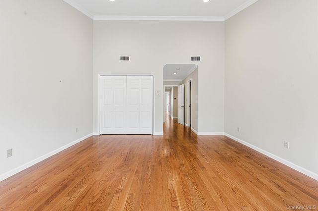 19 The Circle 19, Glen Head, NY 11545