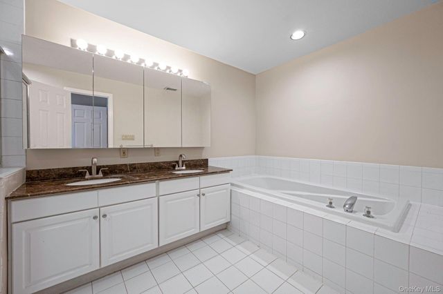 19 The Circle 19, Glen Head, NY 11545