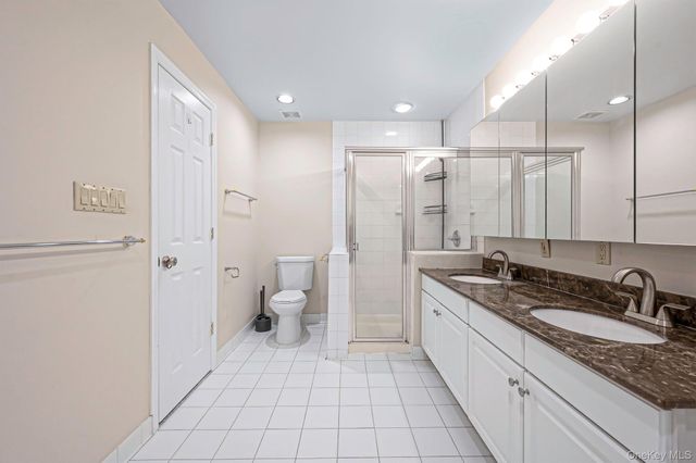 19 The Circle 19, Glen Head, NY 11545