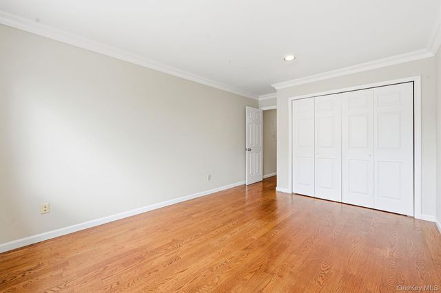 19 The Circle 19, Glen Head, NY 11545