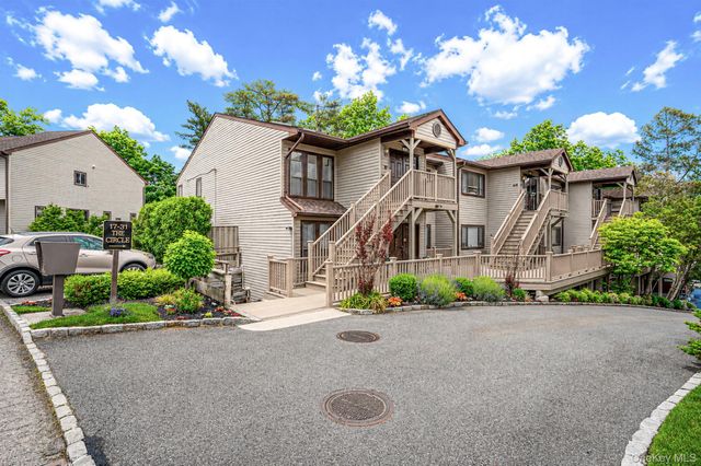 19 The Circle 19, Glen Head, NY 11545