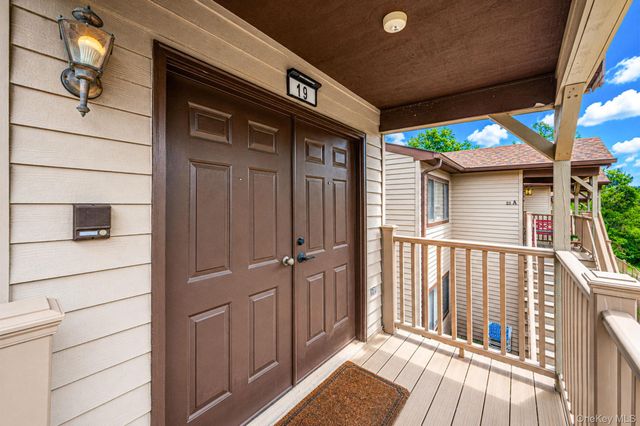 19 The Circle 19, Glen Head, NY 11545