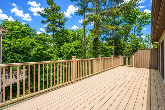 19 The Circle 19, Glen Head, NY 11545