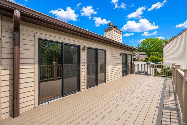 19 The Circle 19, Glen Head, NY 11545