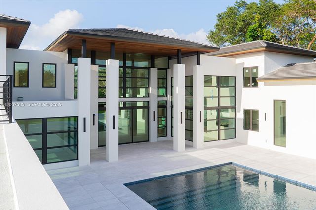 6290 Chapman Field Dr, Pinecrest, FL 33156