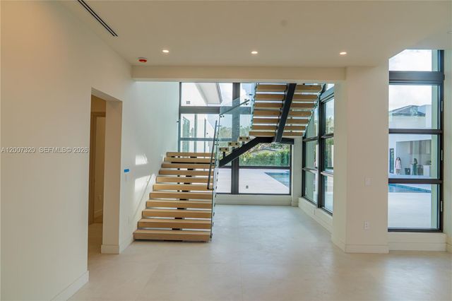 6290 Chapman Field Dr, Pinecrest, FL 33156