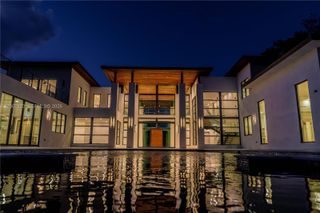 6290 Chapman Field Dr, Pinecrest, FL 33156