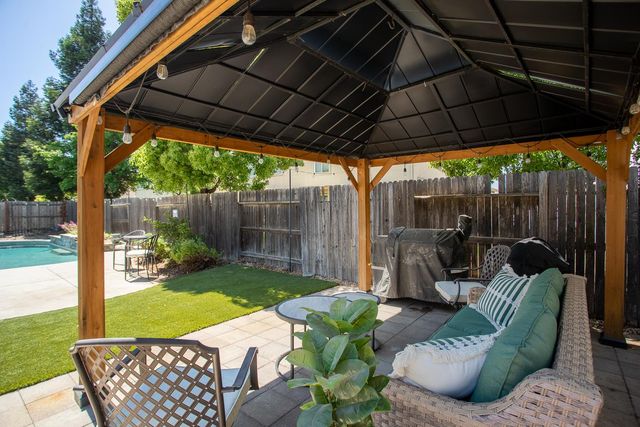 5600 Stonehaven Dr, Marysville, CA 95901